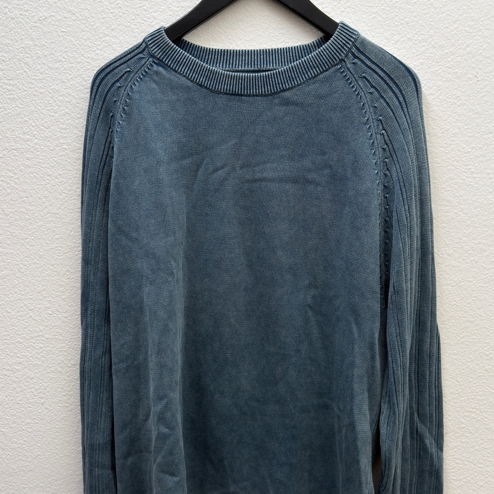 Men's Crewneck Sweater in Washed Blue